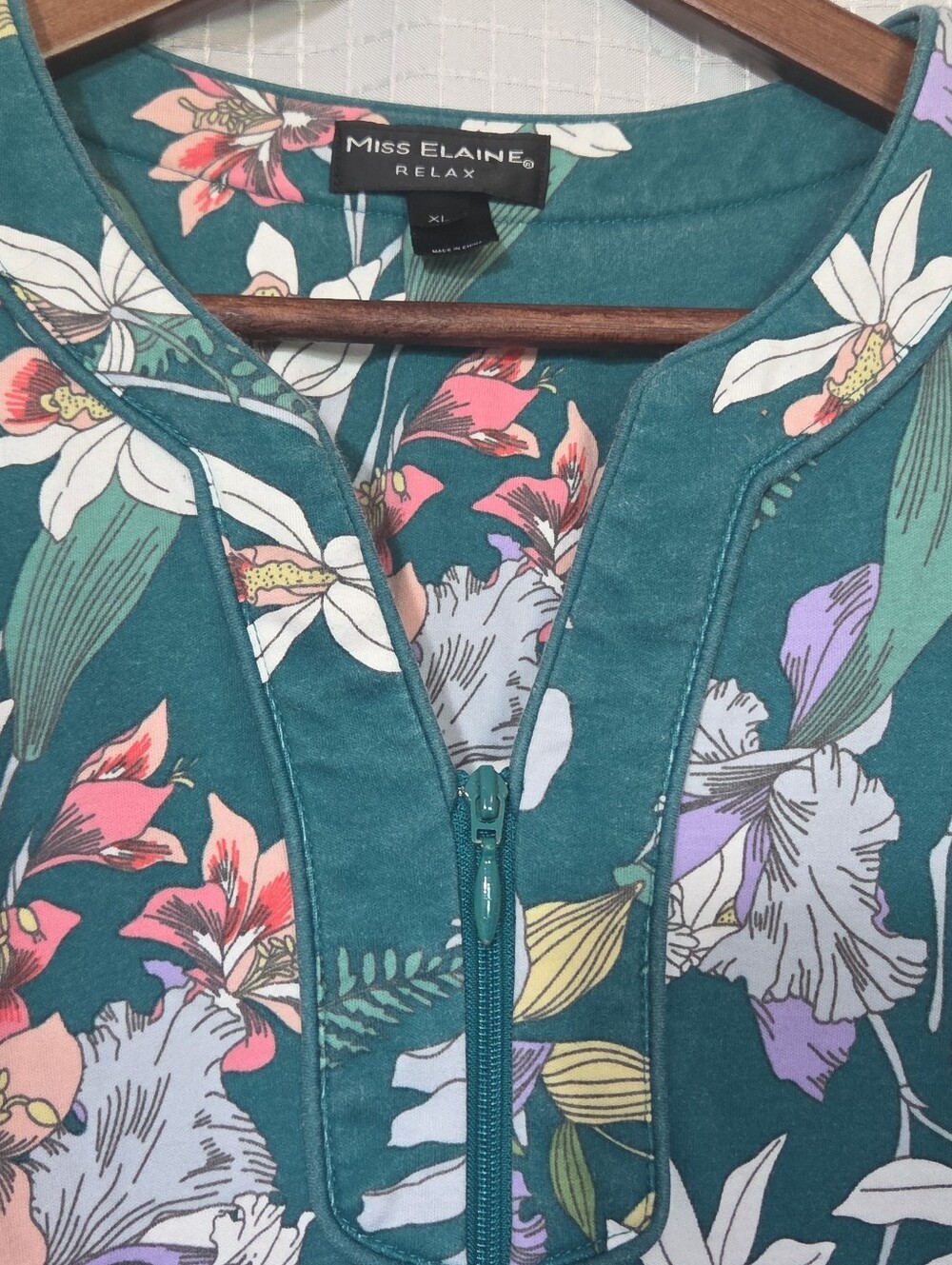 Miss Elaine Relax Size XL Robe Front Zip Green Floral Side Seam Slit Long Sleeve - Picture 2 of 8